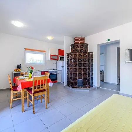 Kardum Apartment *