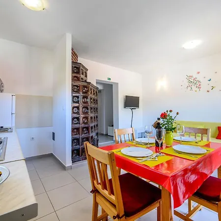 Kardum Apartment *